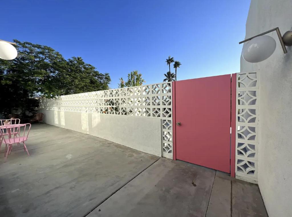 The Pink Paloma - A Barbie Inspired Villa In Palm Springs Exterior photo